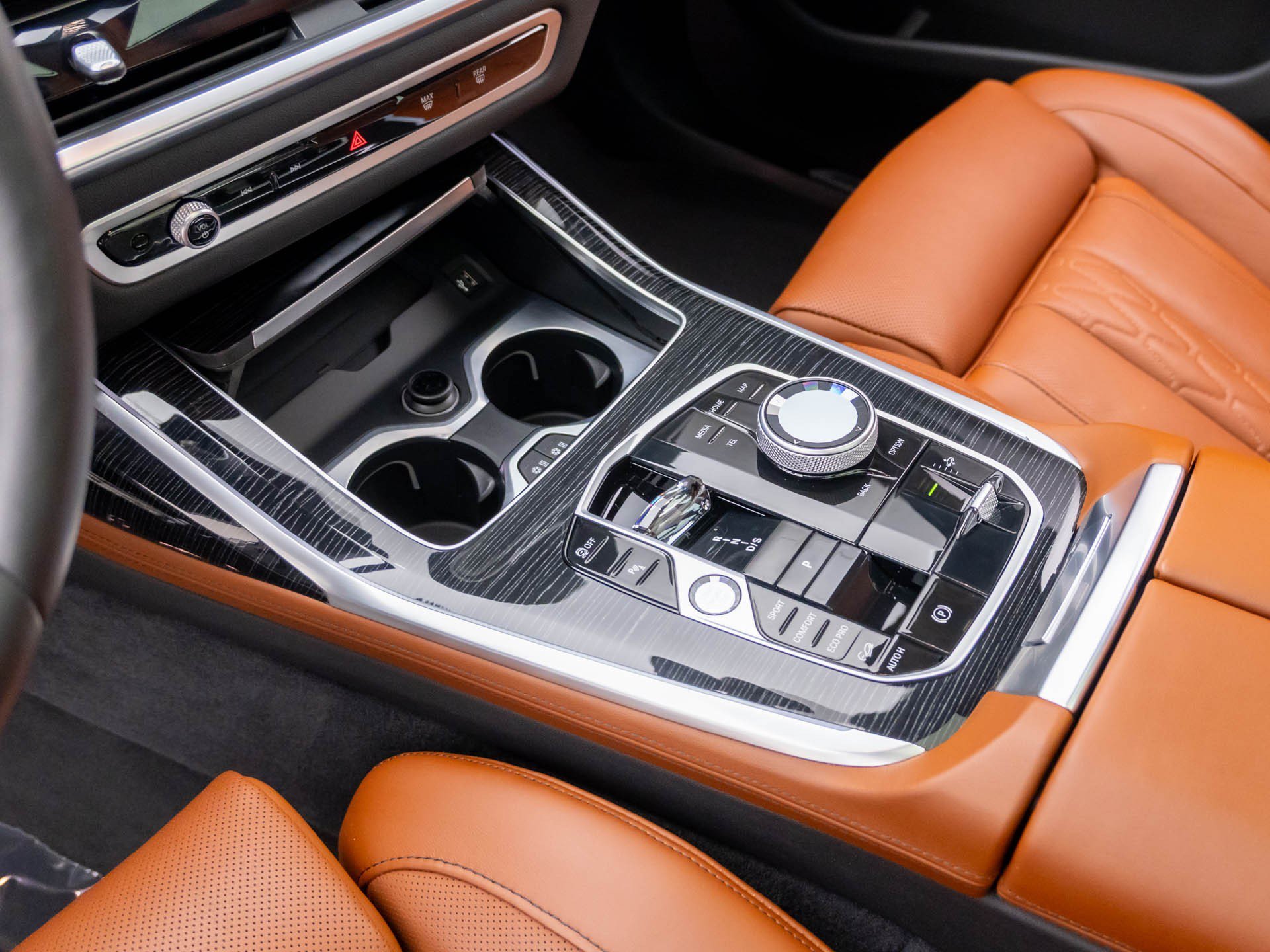 Certified Used 2026 Mineral White Metallic BMW M60i image 13
