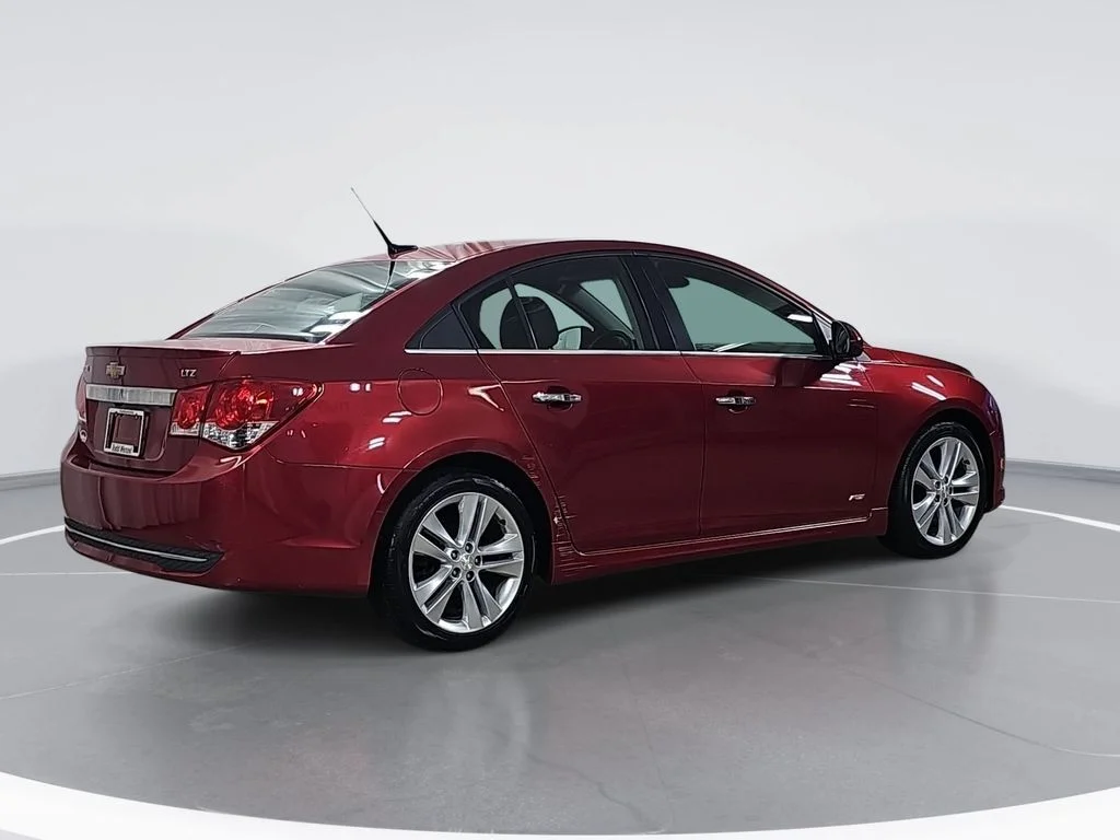 Used 2014 Red Chevrolet LTZ image 3