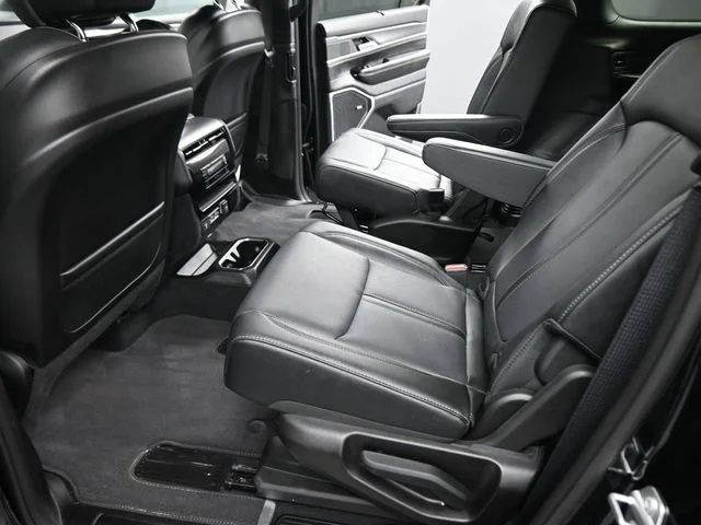 New 2026 High Gloss Black Exterior Paint Jeep Limited Reserve image 27