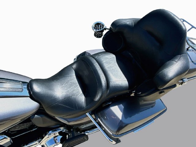 Used 2014 Silver Harley-Davidson Electra Glide Ultra image 8