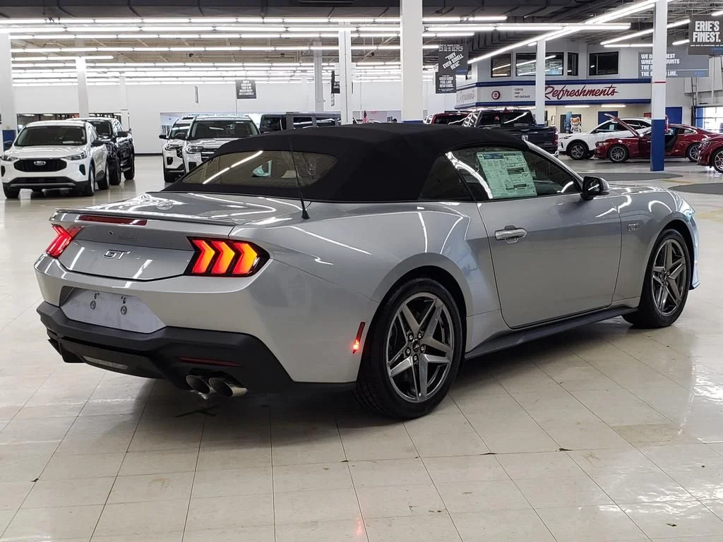 2025 Ford Mustang GT Premium - Photo 8