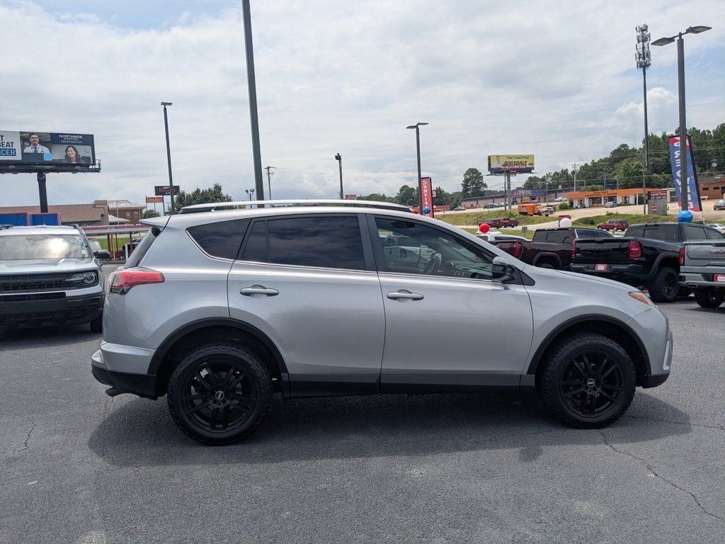 Used 2018  Toyota LE image 4