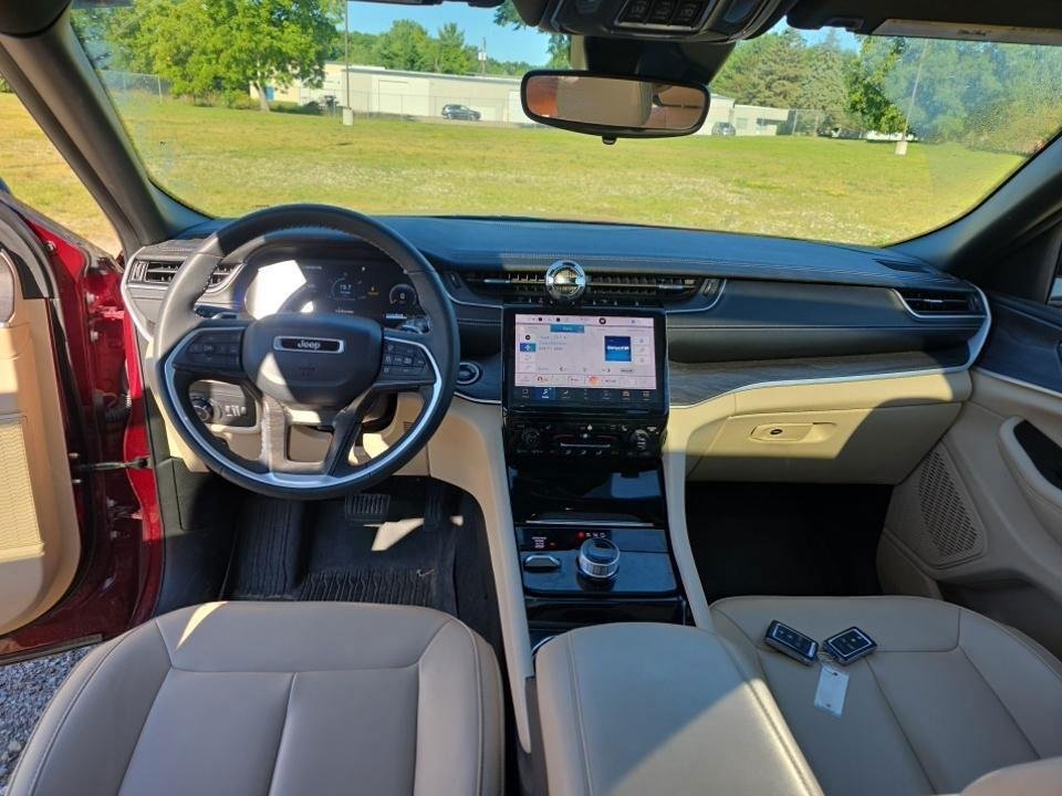 Used 2023 Red Jeep Limited image 3