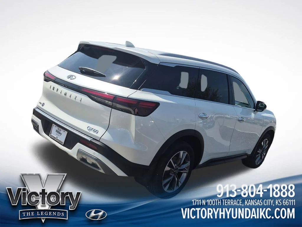 Used 2022 White INFINITI LUXE image 5