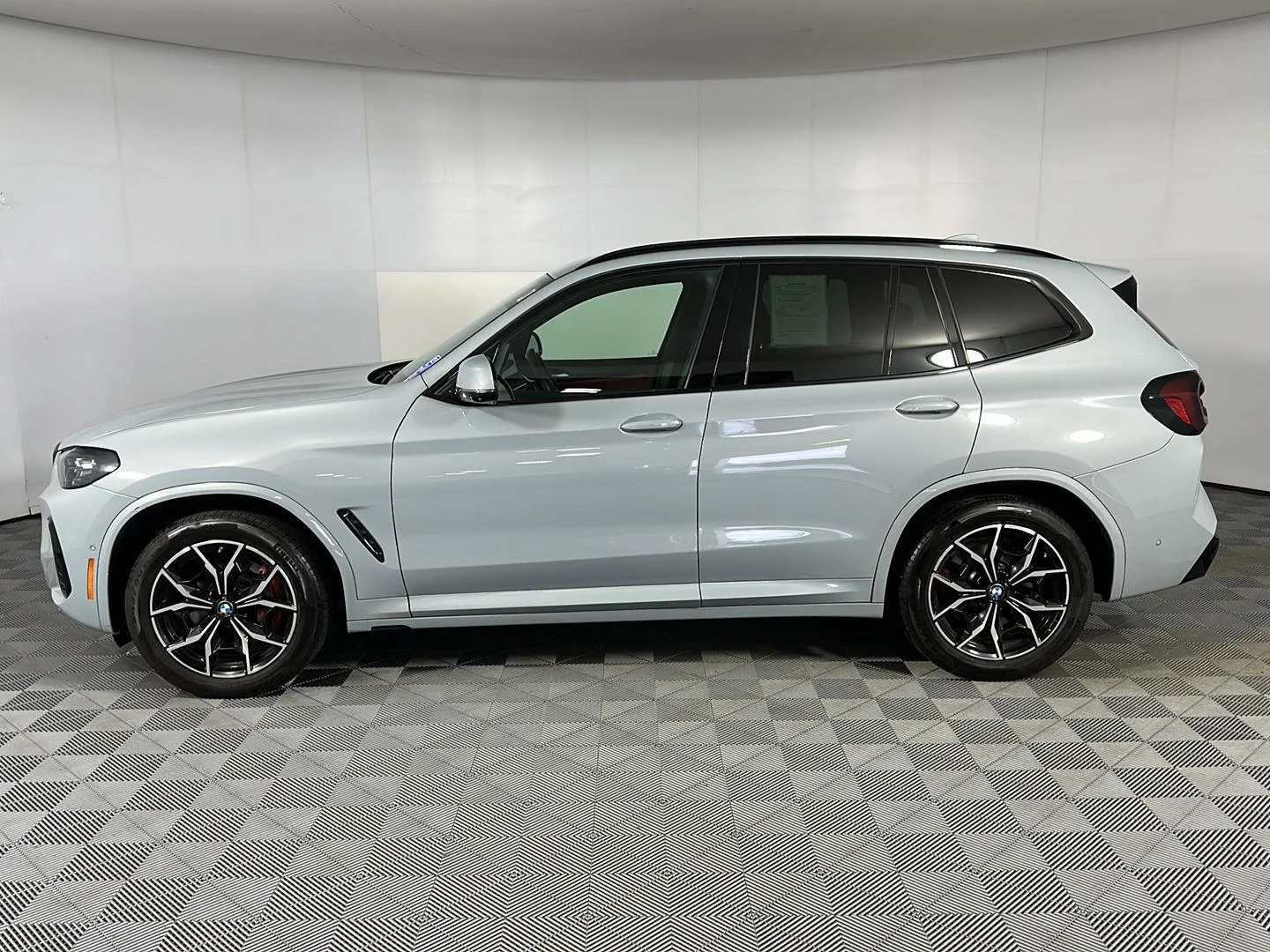 Used 2024 Brooklyn Grey Metallic BMW xDrive30i image 5