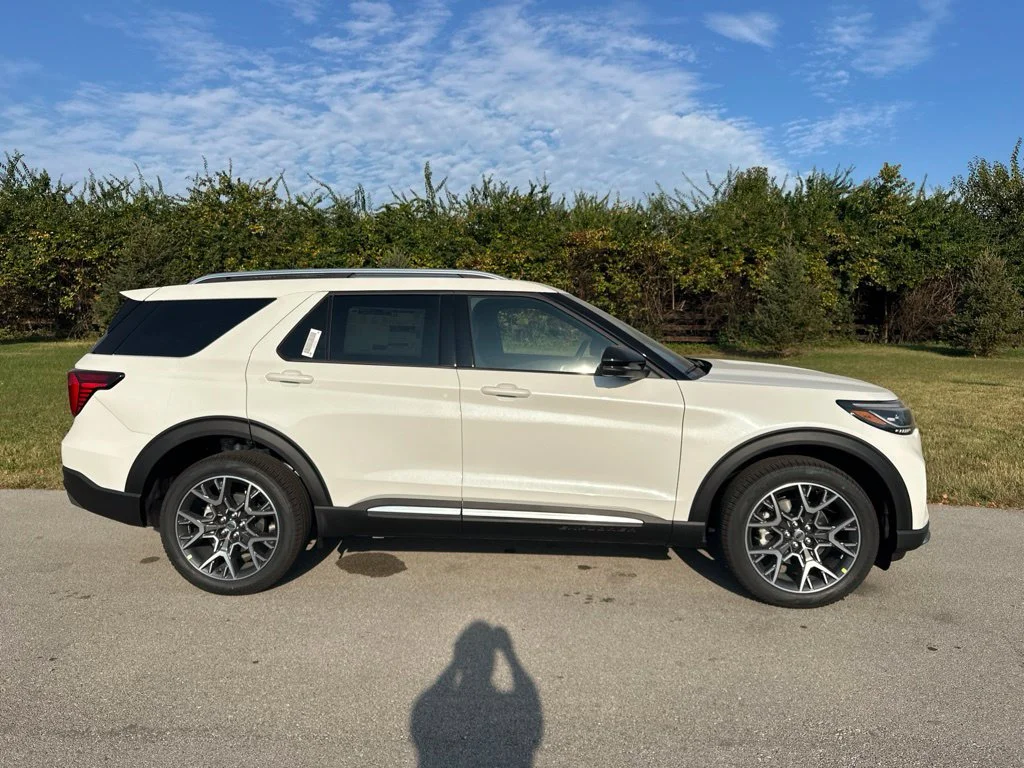 New 2027 Star White Metallic Tri-Coat Ford Platinum™ image 13