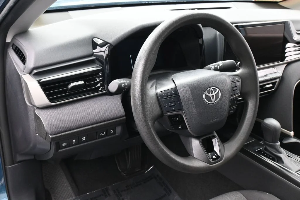 Used 2025 Ocean Toyota LE image 15