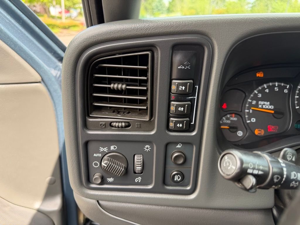 Used 2006 Blue Granite Metallic Chevrolet LT image 16