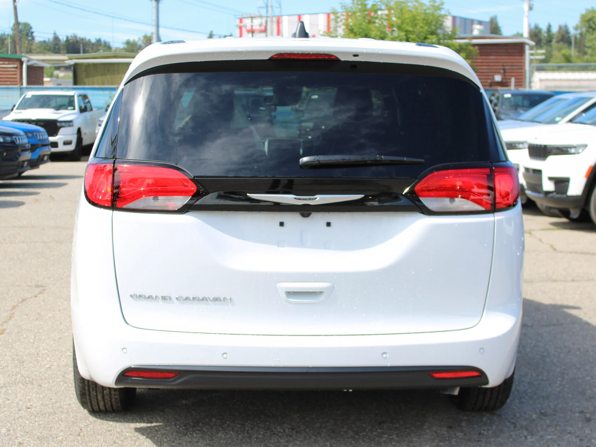 Used 2025 White Chrysler SXT*, Remote Start, Heated Leather, Lane Departure Warning image 4