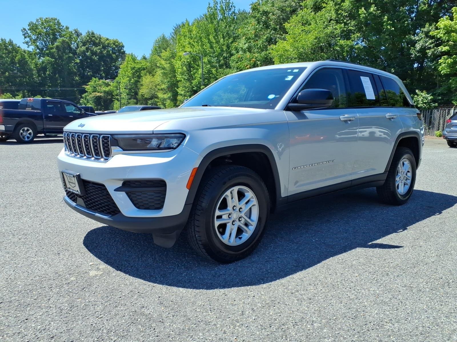 Used 2023 Silver Jeep Laredo 4x4 image 19