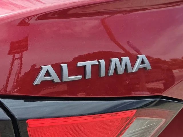 2025 Nissan Altima SR - Photo 10