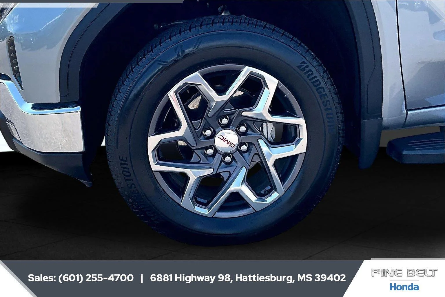 Used 2025 Sterling Metallic GMC SLT image 7