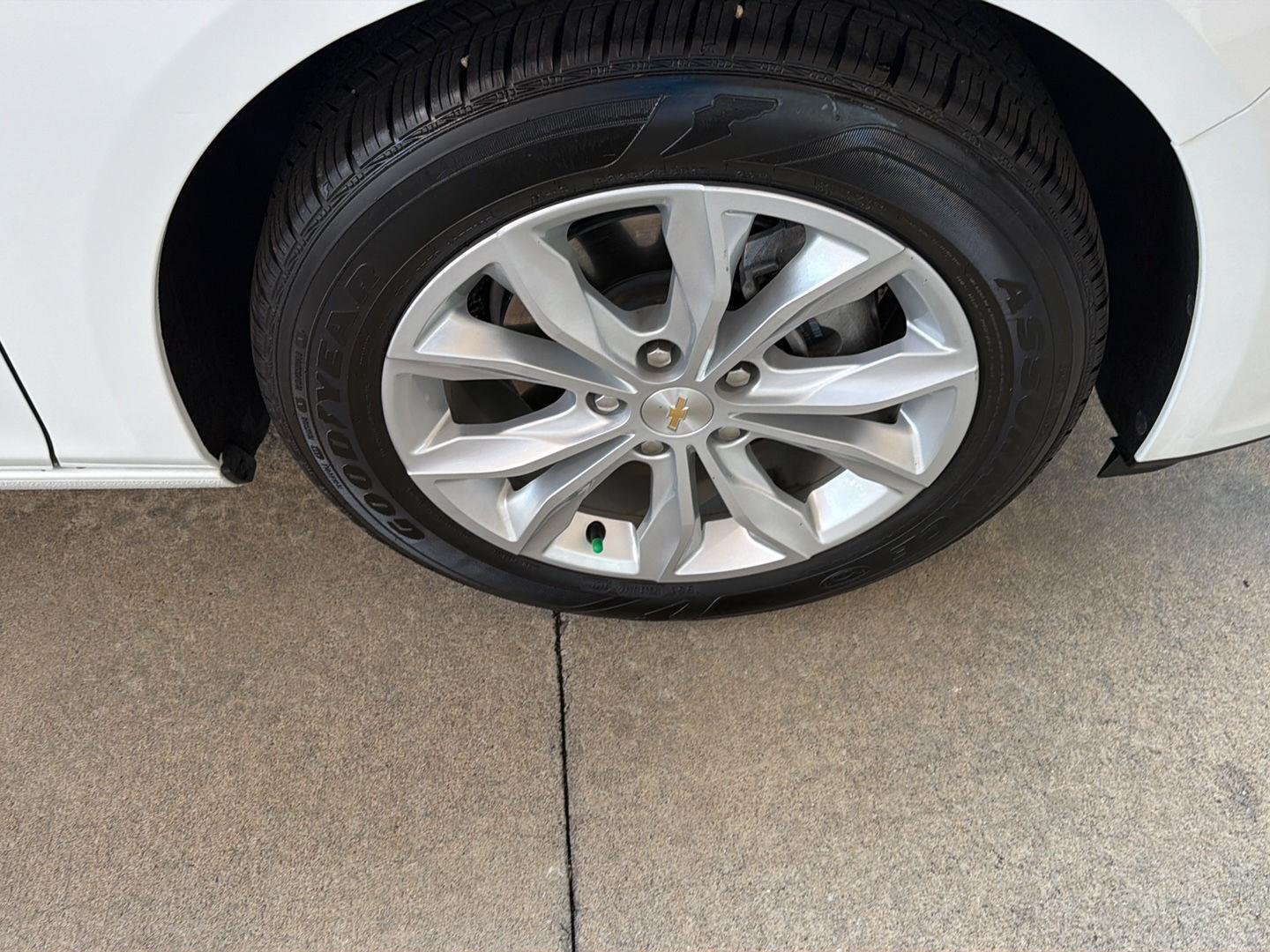 Used 2024 Summit White Chevrolet LT image 38