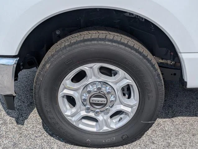 New 2026 Oxford White Ford F-350® XLT image 25