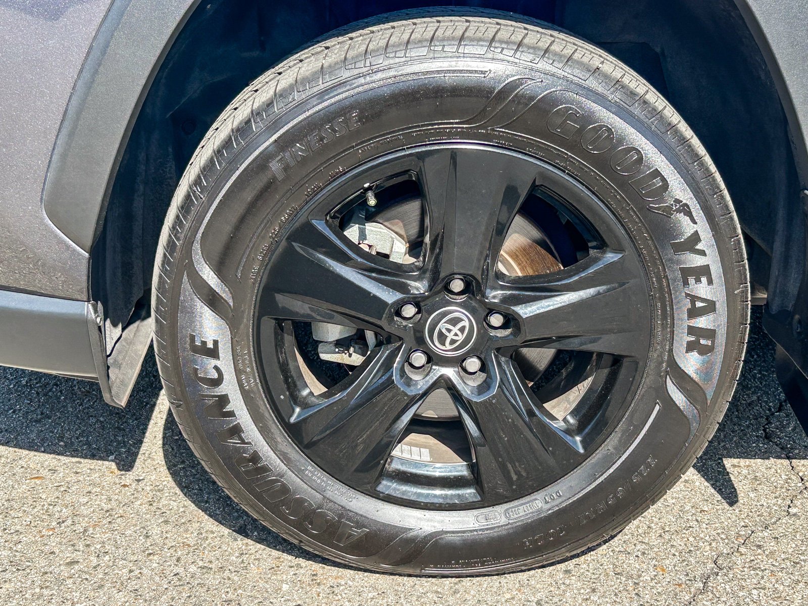 2025 Toyota RAV4 XLE - Photo 10