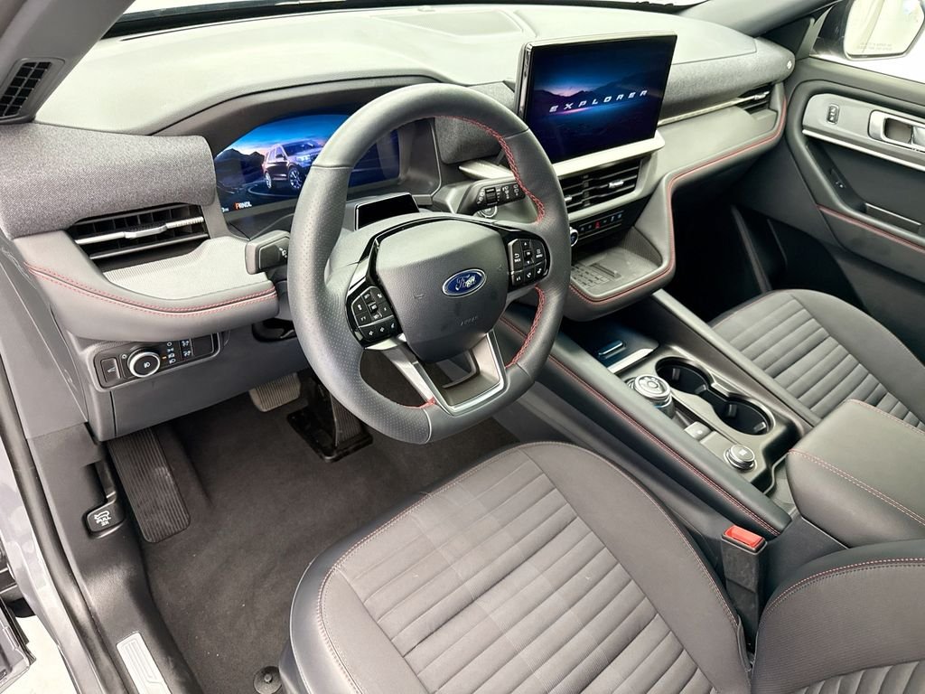 Used 2025 Gray Metallic Ford ST-Line image 9