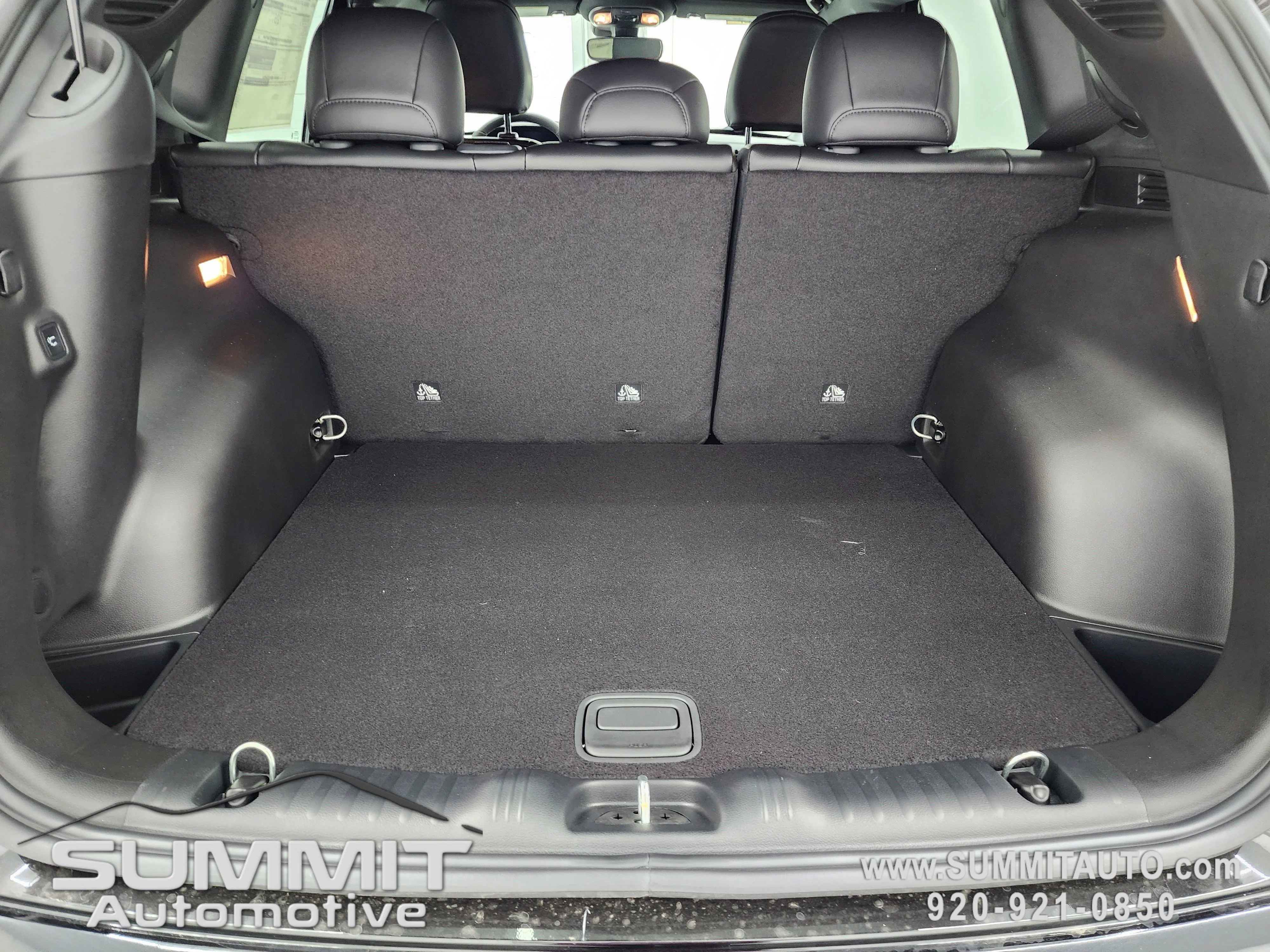 New 2026 Diamond Black Crystal Pearlcoat Jeep Latitude image 28