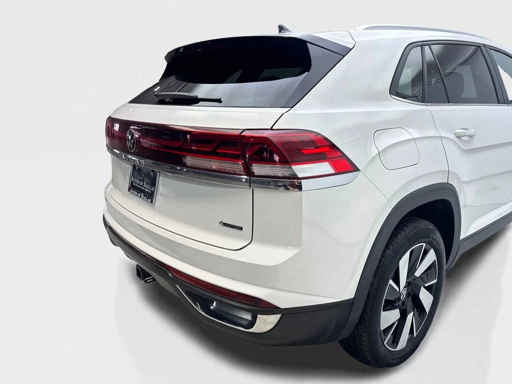Used 2025 White Volkswagen 2.0T SE w/Technology image 18