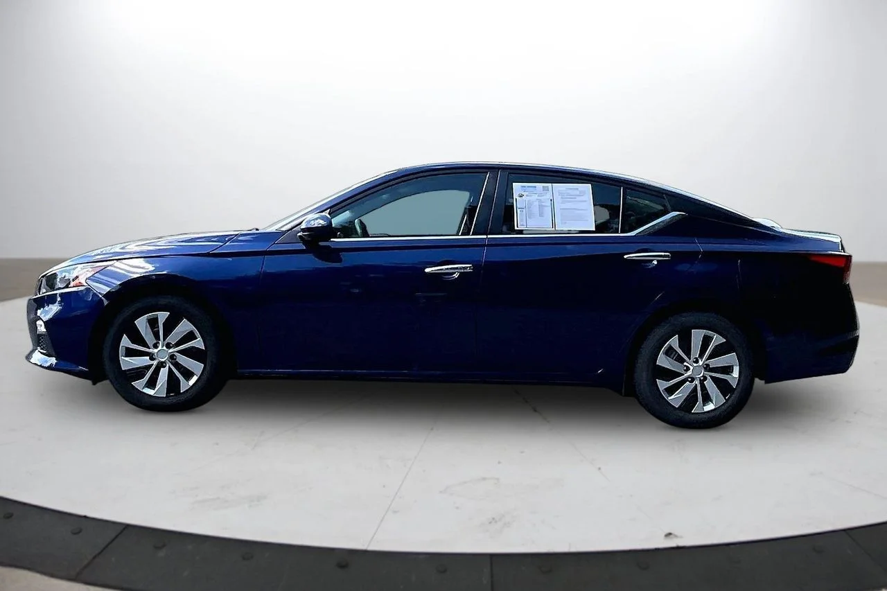 Certified Used 2022 Blue Nissan 2.5 S image 5