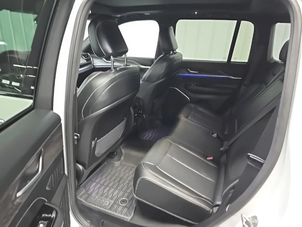 Used 2023 White Jeep Overland image 33