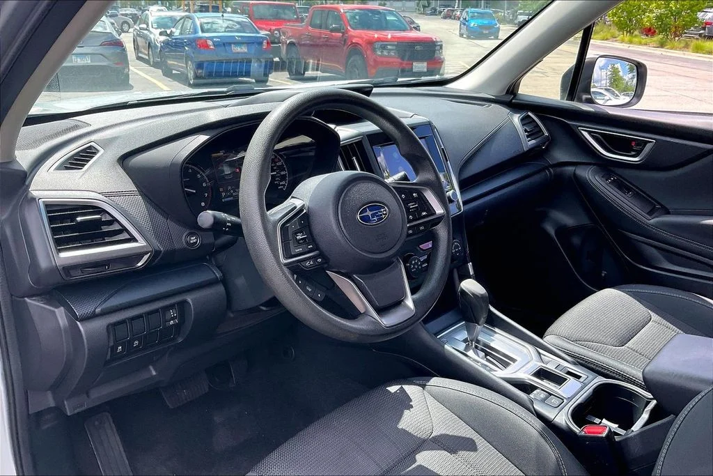 Used 2019 Silver Subaru Base image 17