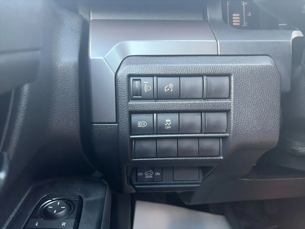 Used 2025 White Toyota SR5 image 31
