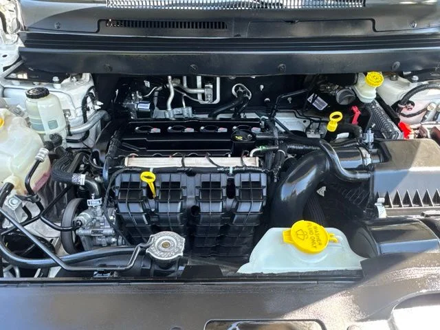 Used 2016 White Dodge Crossroad image 18