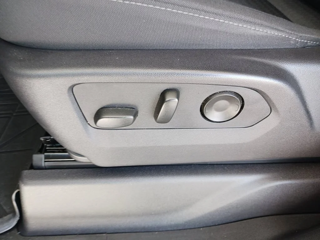 Used 2024 Summit White Chevrolet Custom image 29