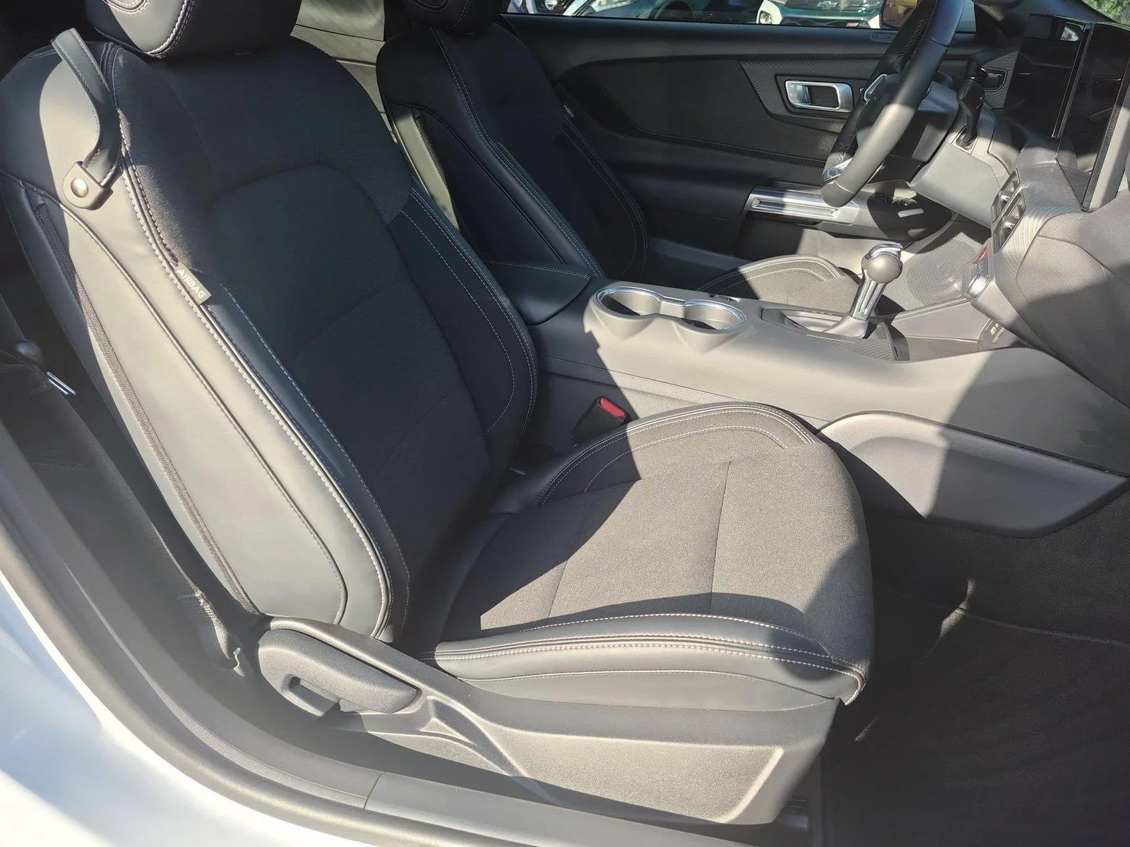 Used 2025 Oxford White Ford EcoBoost image 34