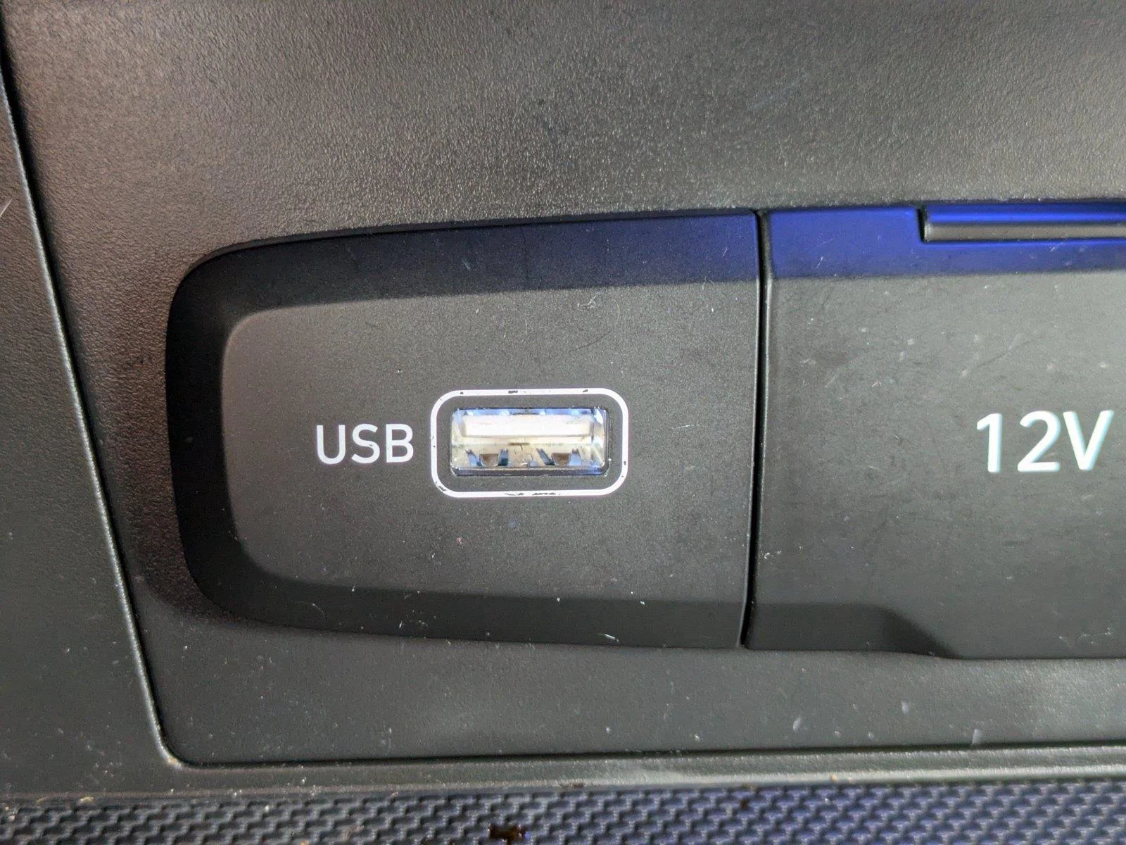 Used 2022 Intense Blue Hyundai Limited image 22