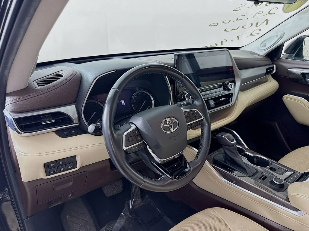 Used 2021 Black Toyota Platinum image 9