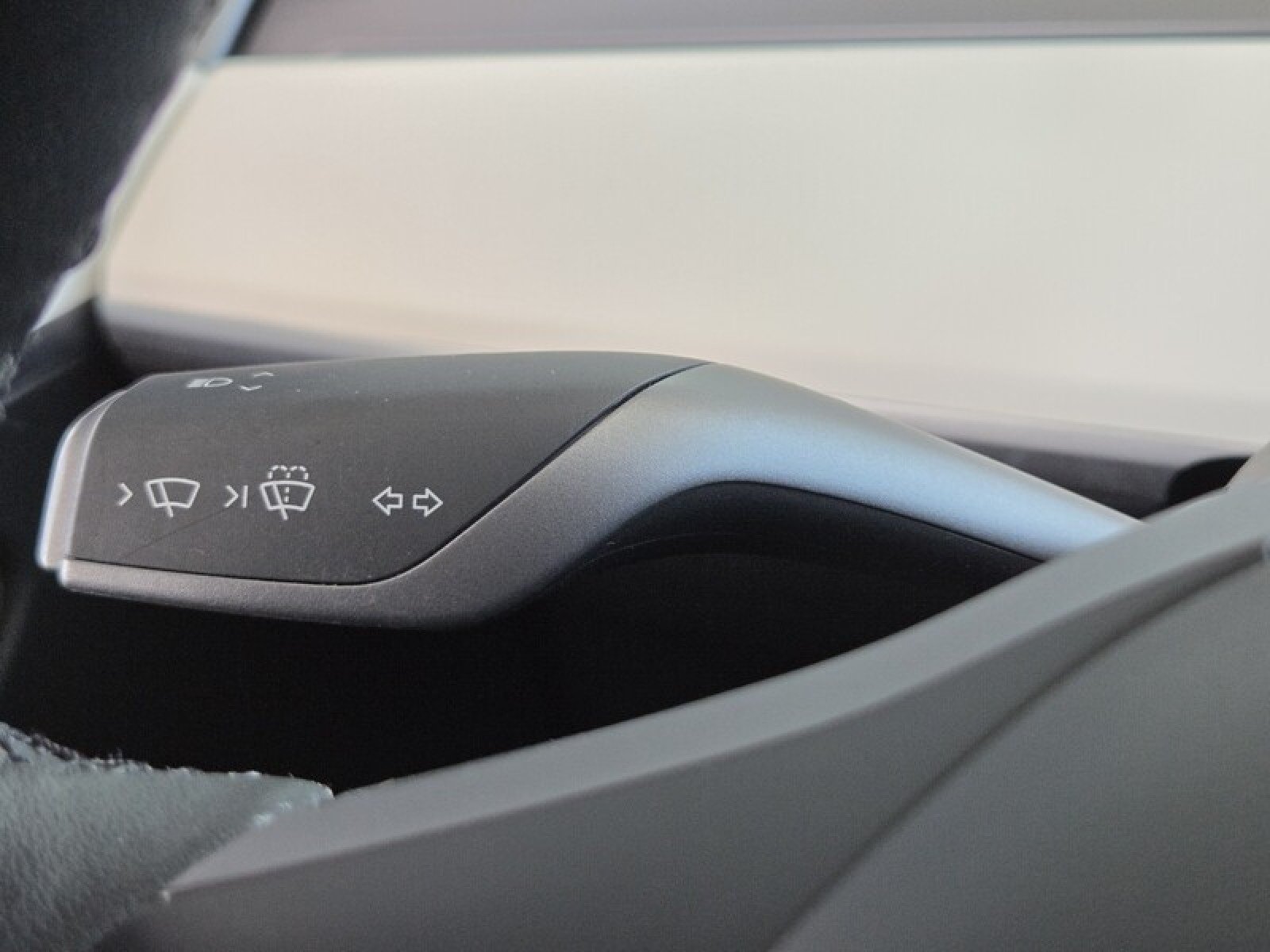 Used 2025 RED Tesla Long Range image 29
