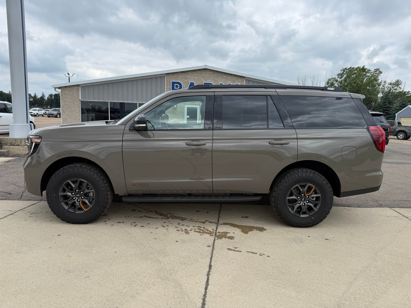 New 2026 Gray Ford Tremor image 3