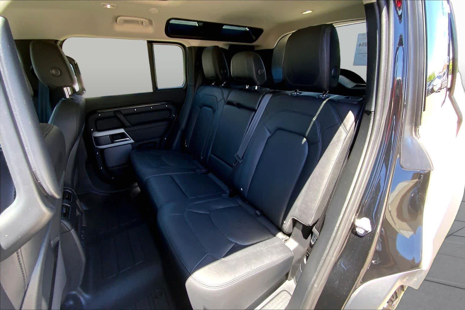 Used 2024 Santorini Black Metallic Land Rover S image 19