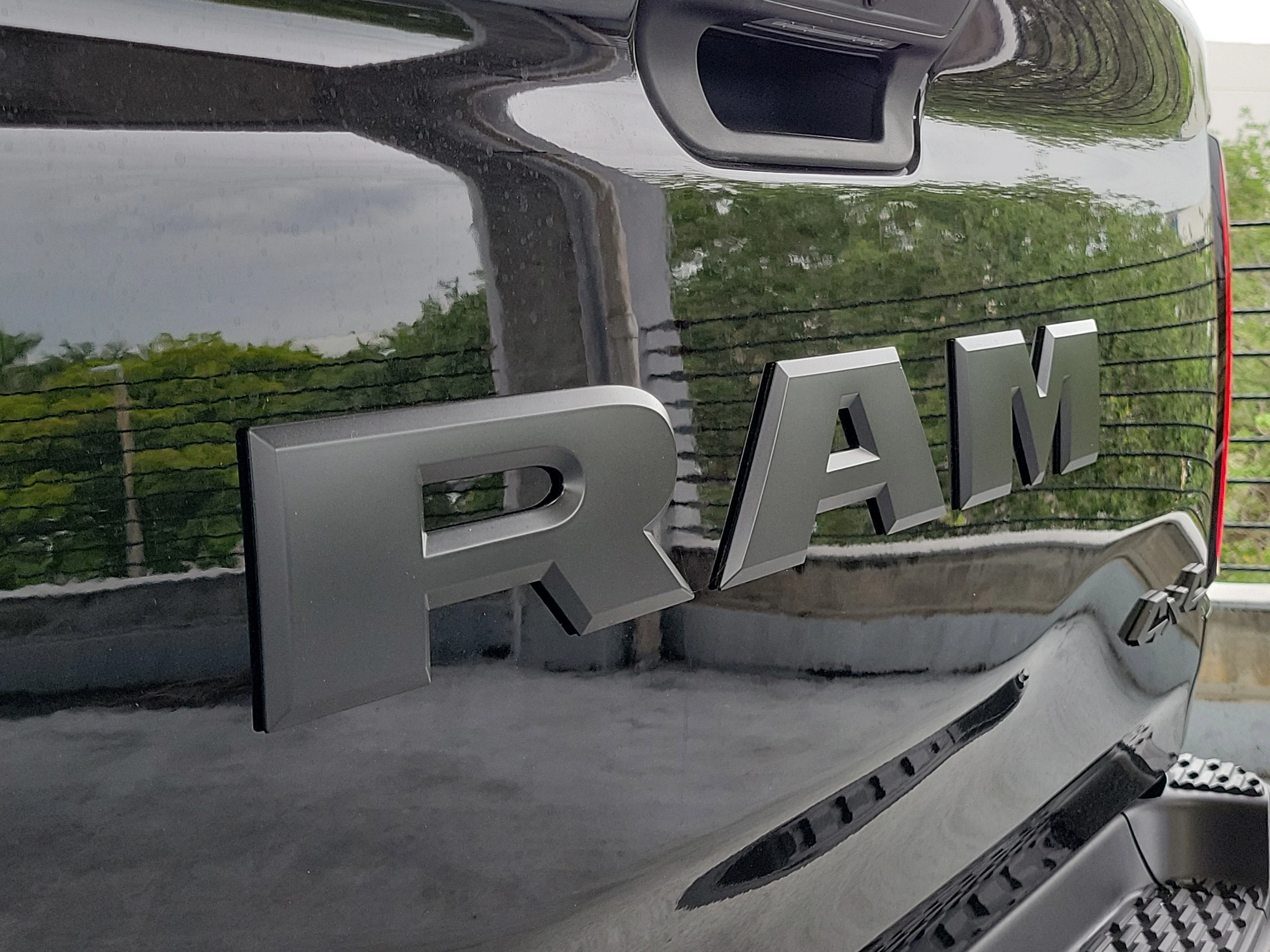 New 2026 Diamond Black Crystal Pearl-Coat Exterior Paint RAM Rebel image 4