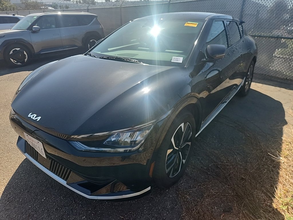 Used 2023 Black Kia Wind image 3