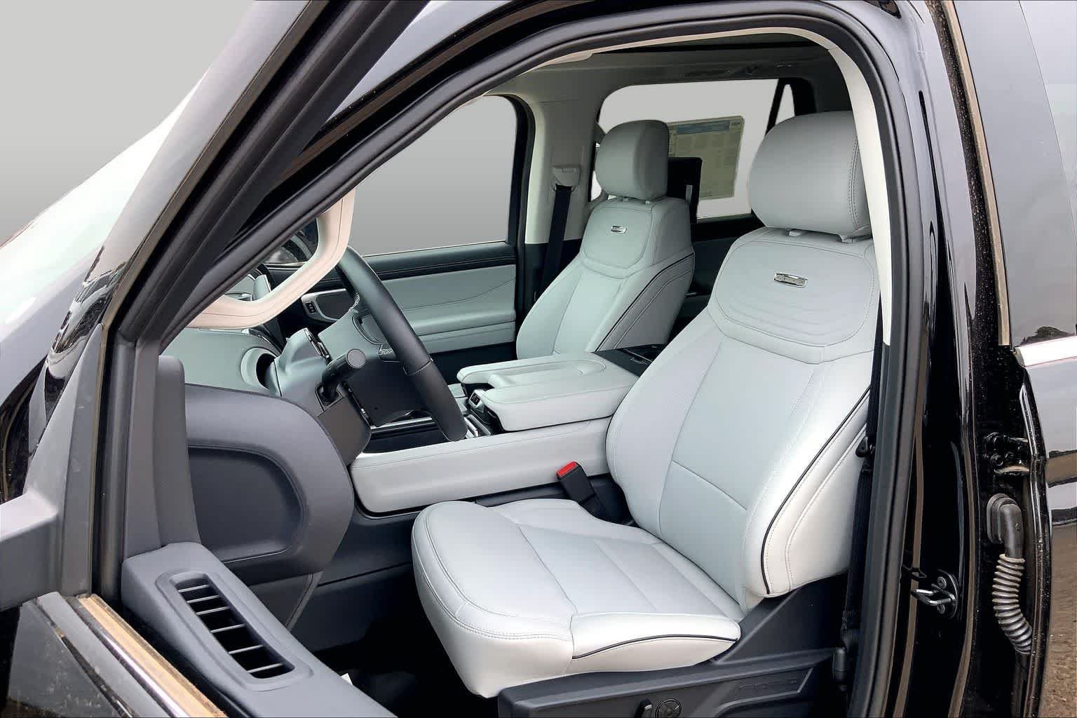 New 2026 Agate Black Metallic Ford MAX Platinum® image 9
