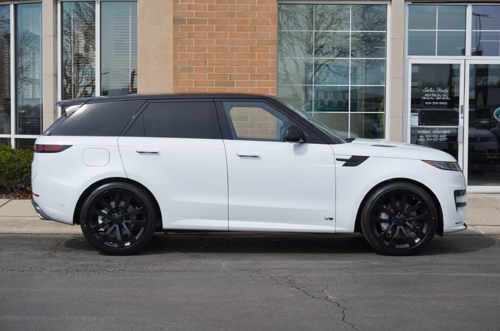 New 2026 Ostuni Pearl White Land Rover Dynamic SE image 7