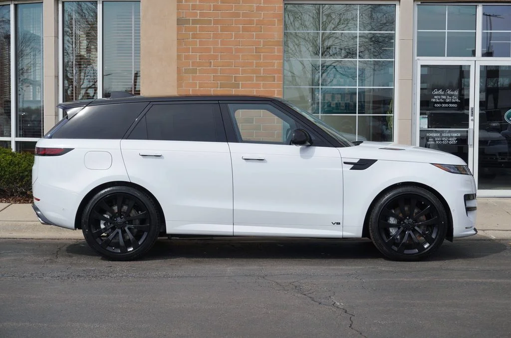 New 2026 Ostuni Pearl White Land Rover Dynamic SE image 8