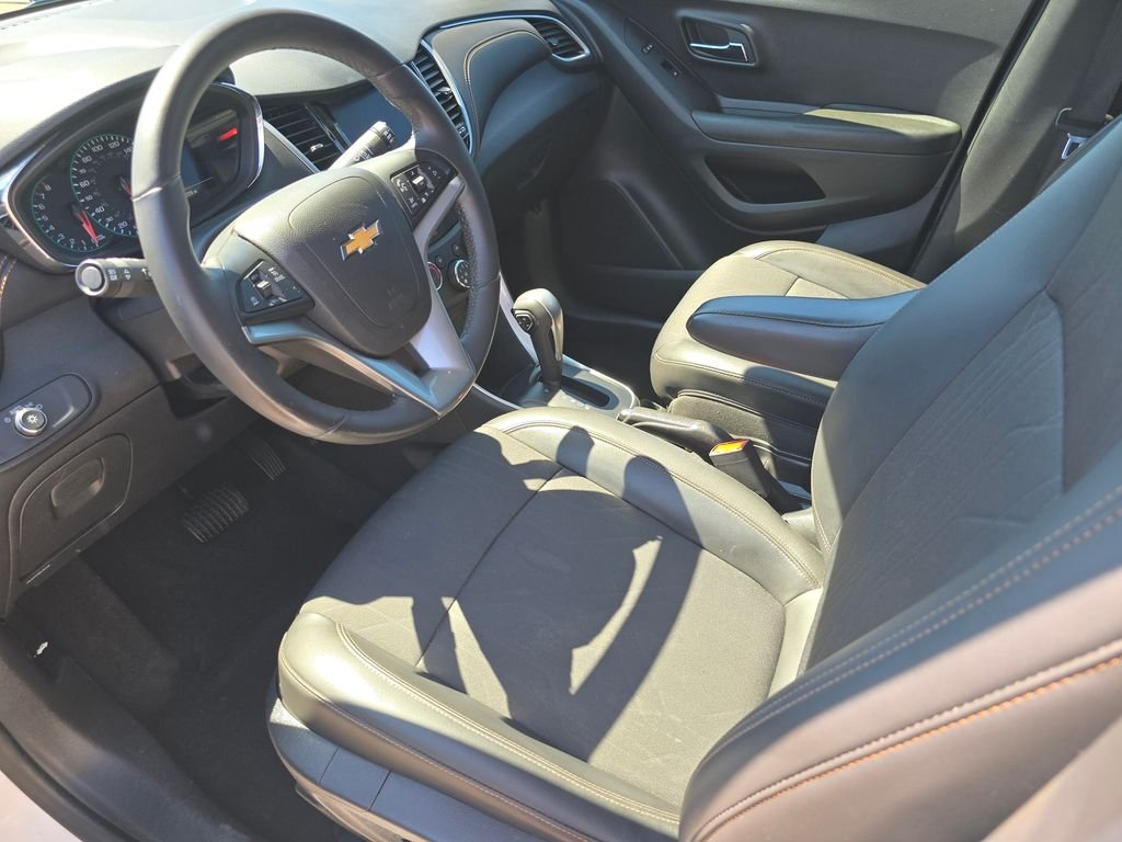 Used 2022 White Chevrolet LT image 18