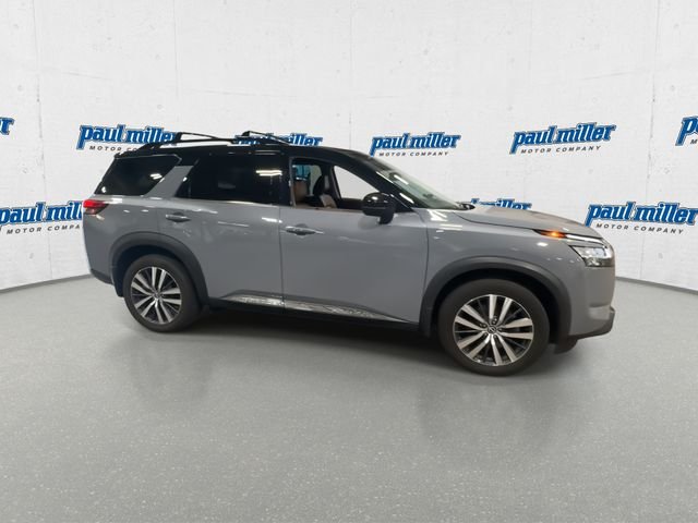 Used 2022 Gray Nissan Platinum image 13