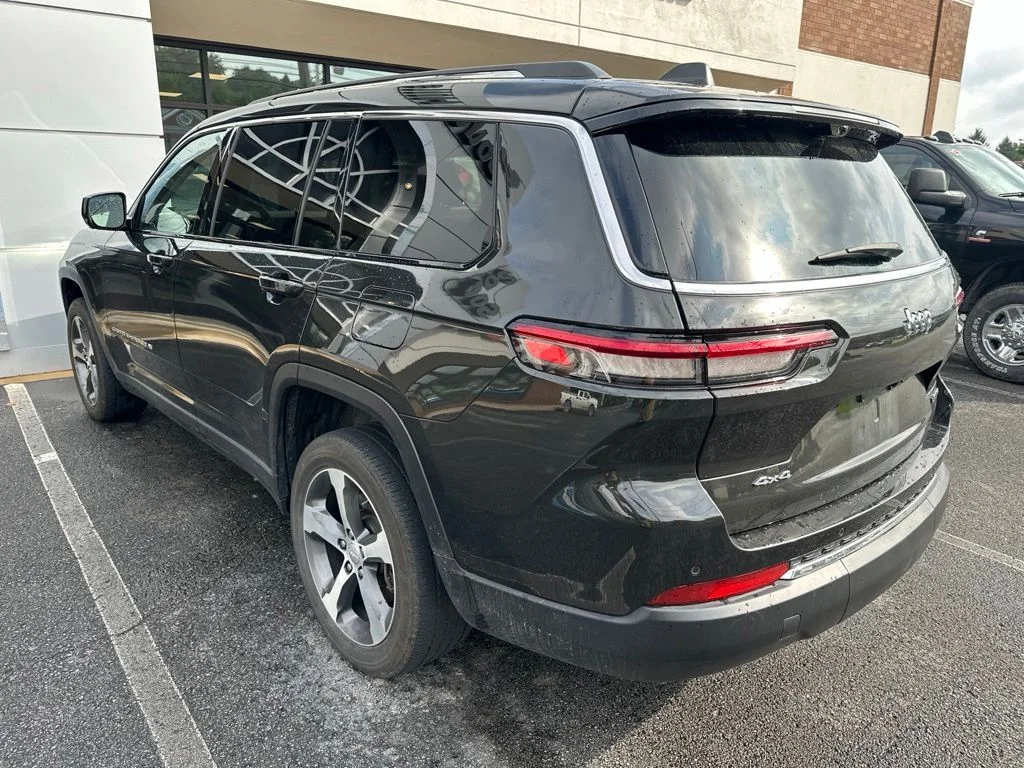 Used 2023 Gray Jeep Limited image 7