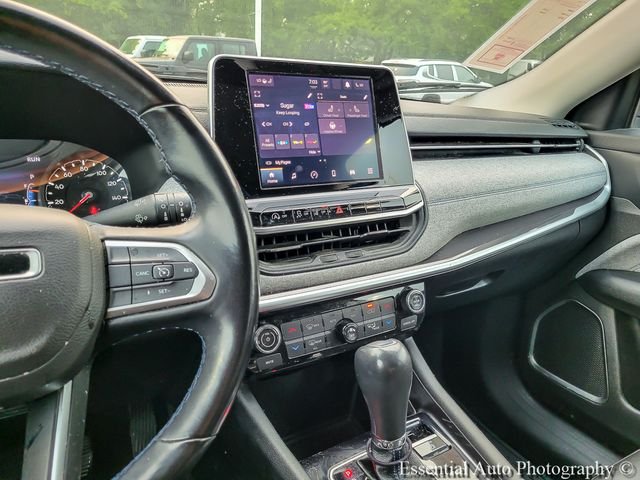 Used 2022 Blue Jeep Latitude image 18