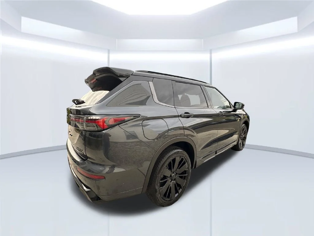New 2026 Gray Mitsubishi SEL image 9