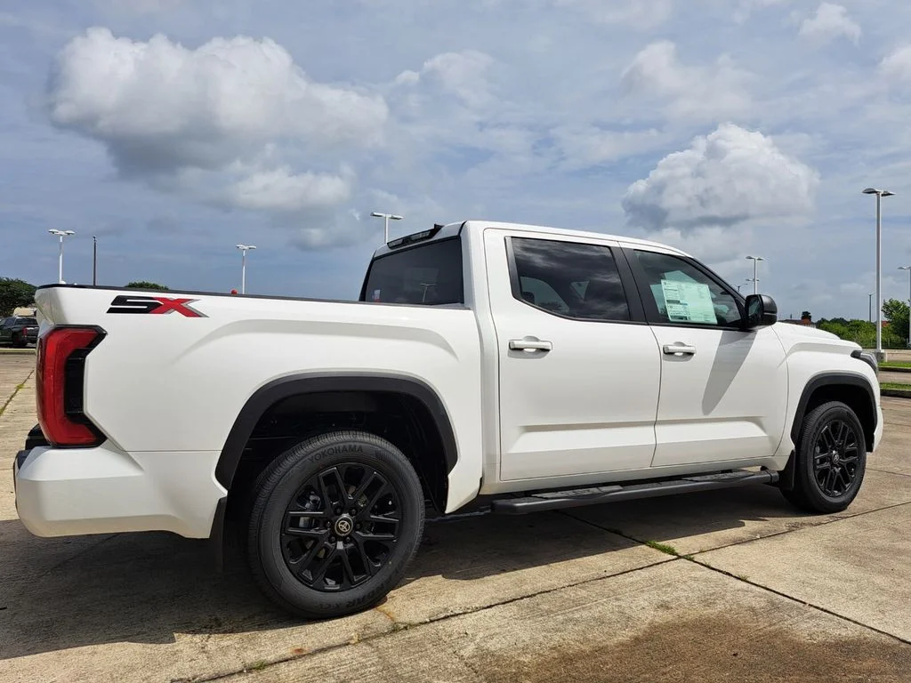 New 2026 White Toyota SR5 image 5