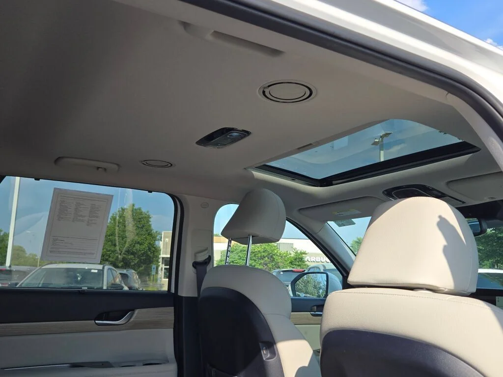 Used 2022 White Hyundai SEL image 8