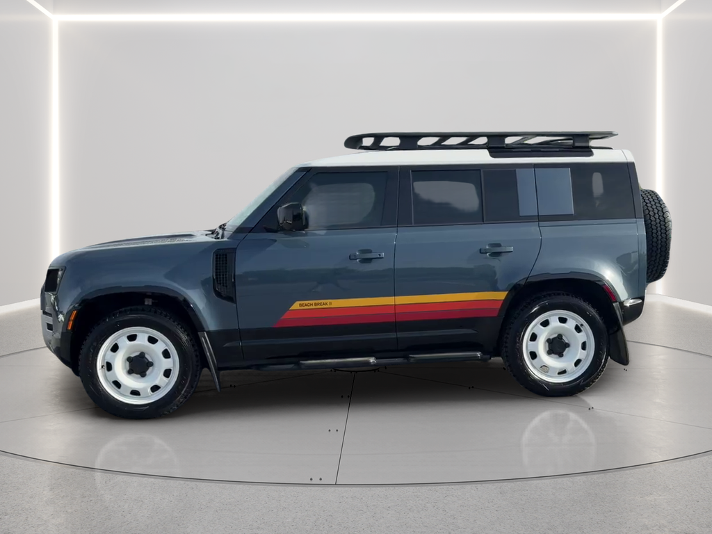 Used 2025 Tasman Blue Metallic Land Rover S image 8