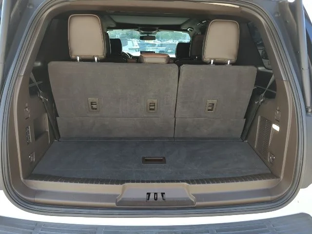 Used 2024 White Ford King Ranch image 25