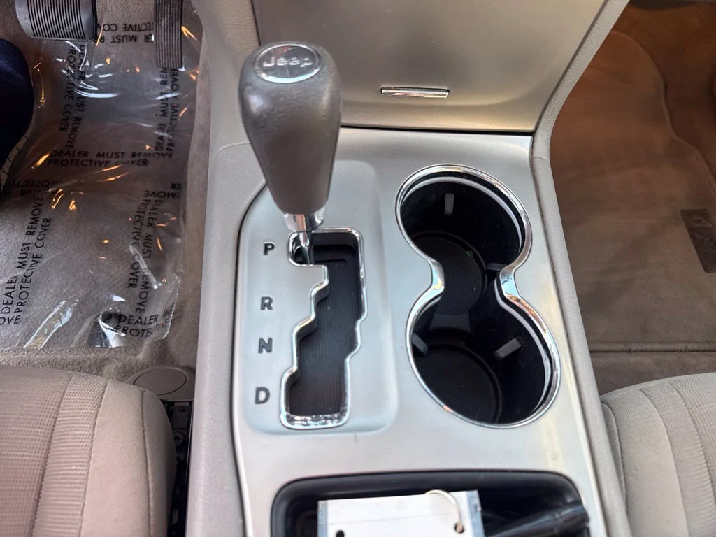 Used 2013 White Jeep Laredo image 28