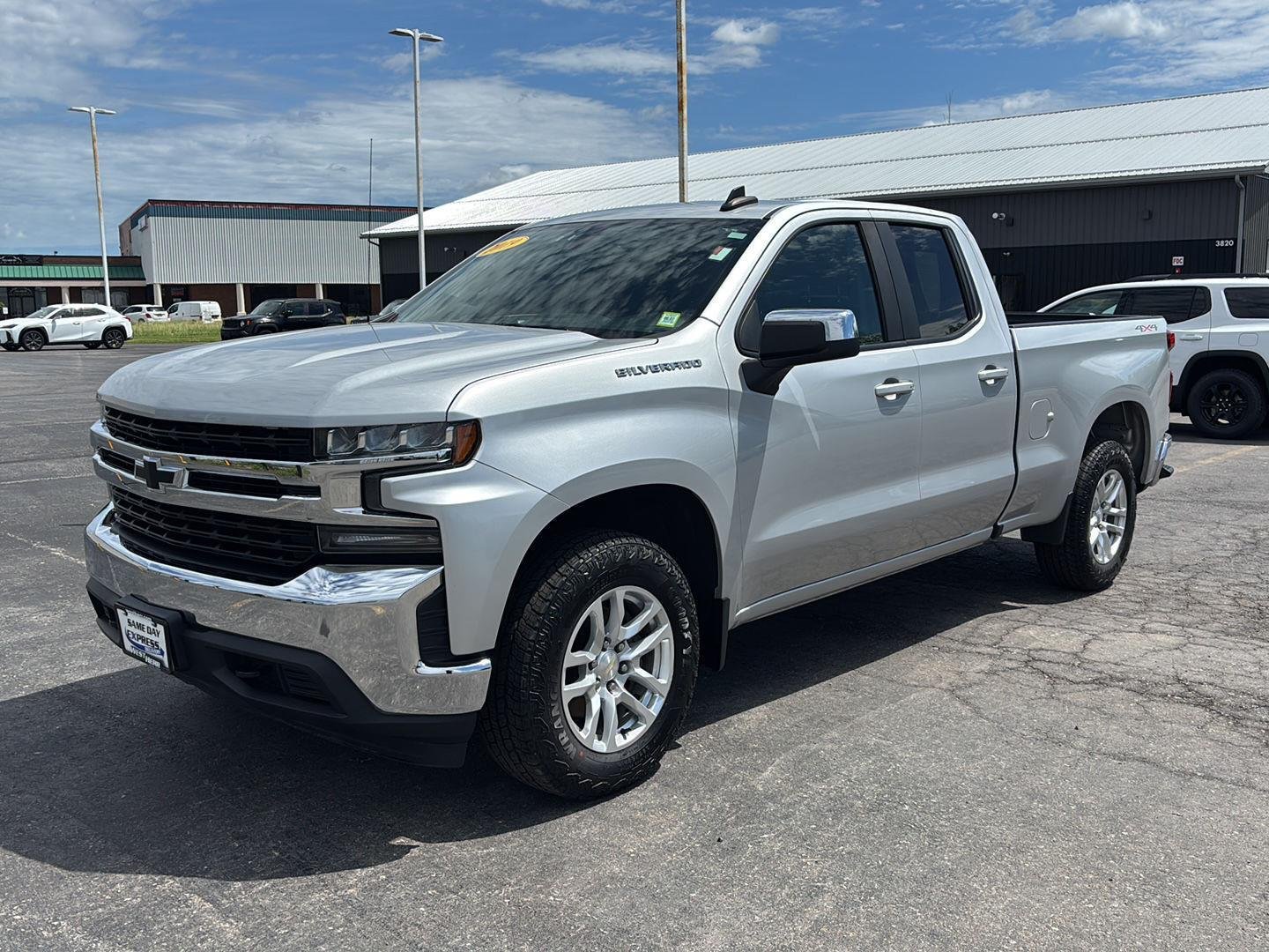 Used 2019 Silver Ice Metallic Chevrolet LT image 3